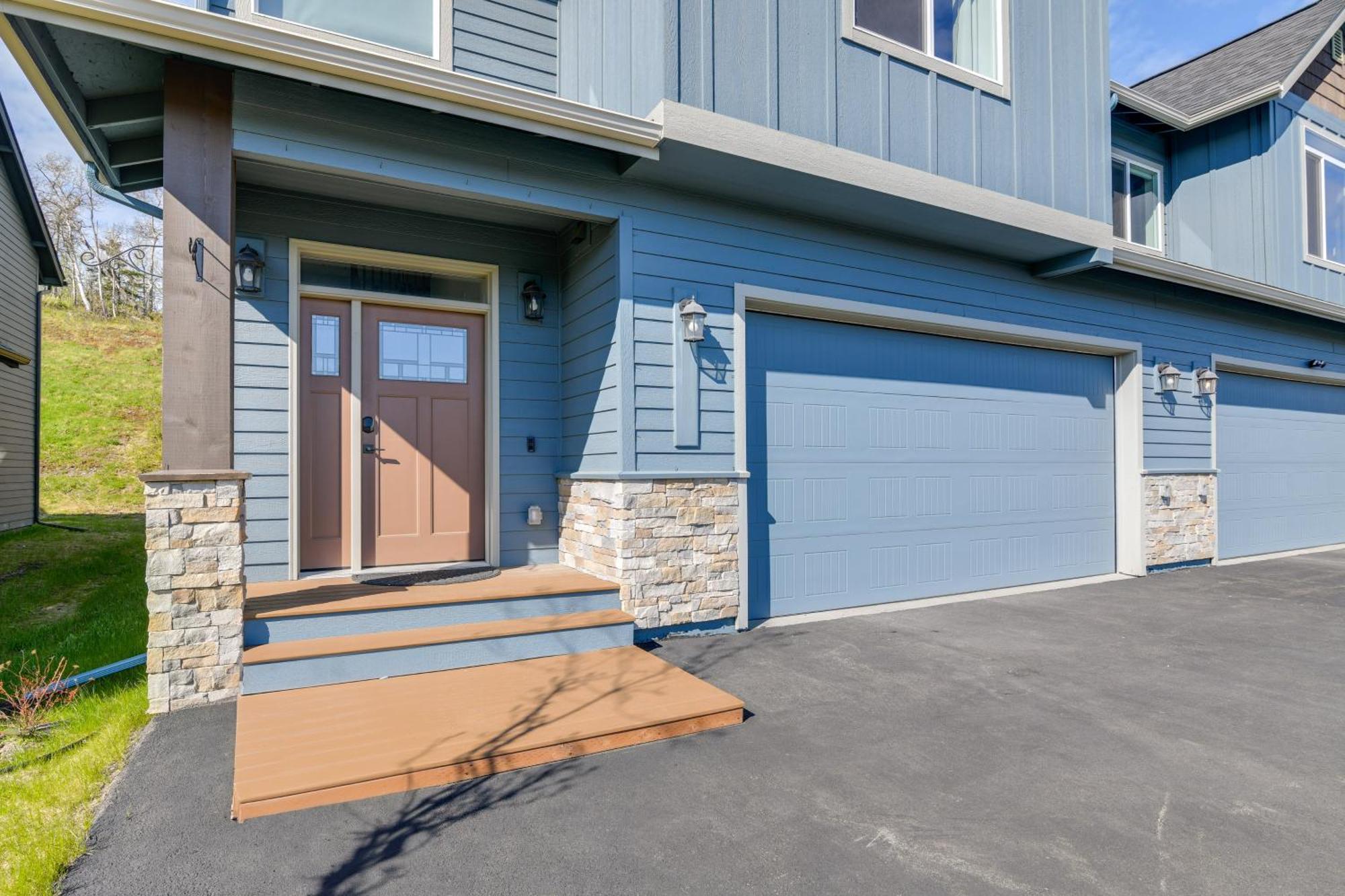 Chic Anchorage Townhome Less Than 1 Mi To Kincaid Park! Exterior photo